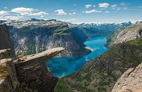 trolltunga，巨魔的舌头岩石挪