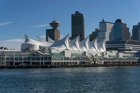 鸟瞰加拿大广场、煤港及温哥华会议中心