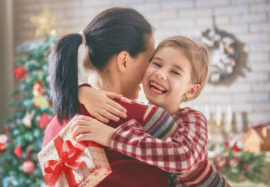 媽媽女兒交換禮物圖片