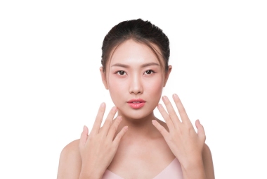女性美人亞洲面孔肖像在白色與健康皮膚隔絕
