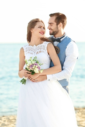 快乐婚礼夫妇图片