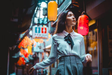 美麗的日本女孩在東京漫步。關(guān)于青少年的概念