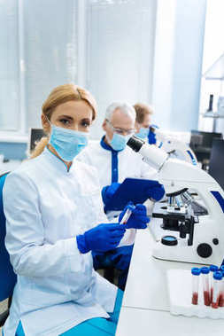 研究员在医学发现图片