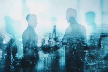 兩個(gè)商人握手  