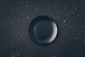 灰表上黑板的顶部视图图片