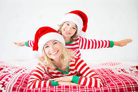 幸福的家庭，在圣诞节前夕图片