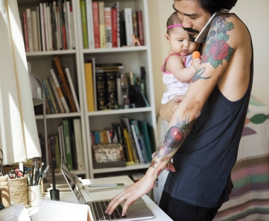 父亲正在照顾他的孩子, 原来的 photoset