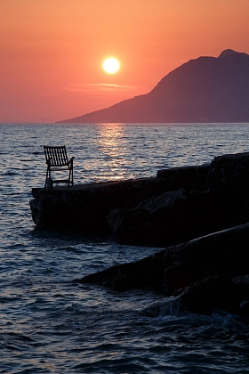 等待日落在 Brela图片