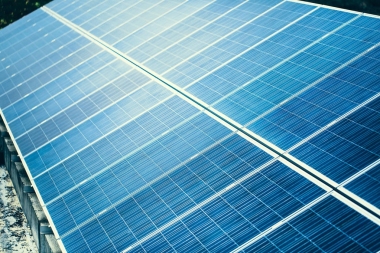 許多太陽能電池板