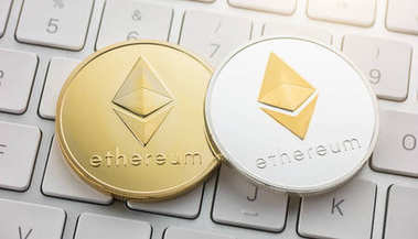 ethereum 硬幣上的鍵盤 cryptocurrency 概念圖像