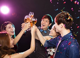 年轻的小组享受党和乐趣