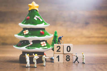微型人物: 工人團隊建筑木塊編號2018