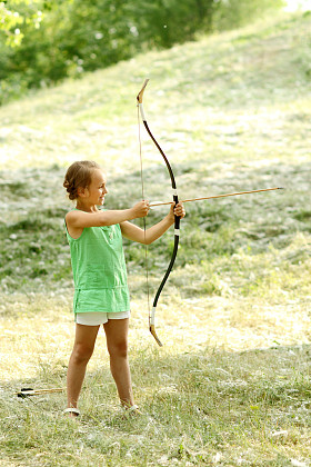 女婴射弓照片