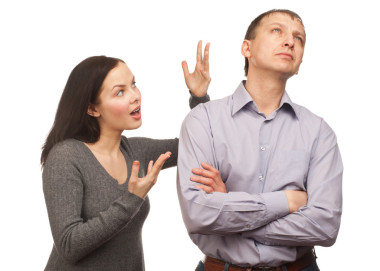 年轻夫妇的战斗图片