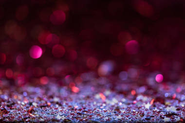 圣誕背景粉紅色和銀色閃亮的五彩紙屑明星