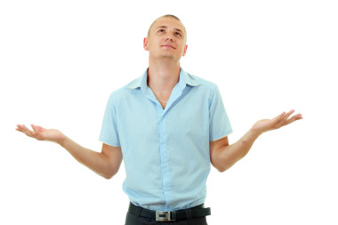 男子聳了聳肩照片