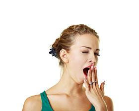 打呵欠的疲倦的女人图片
