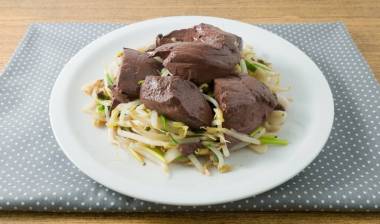 攪拌凝固的豬血炒豆芽圖片