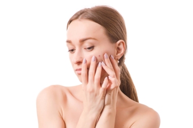 美麗的少婦美女臉上壓疙瘩圖片