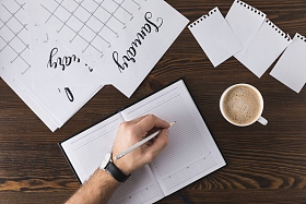 用日历做笔记的生意人的部分看法在笔记在