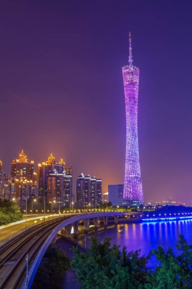 城市I的建筑景观和美丽的滑雪板