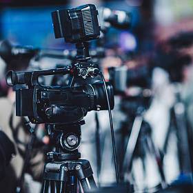 在媒体会议上关闭摄像机图片