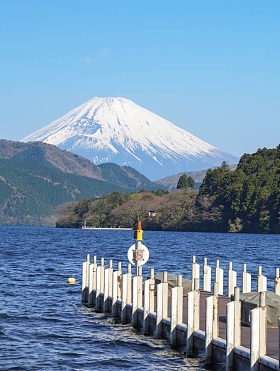 美丽湖离职后健康保险和富士山在秋天的季