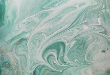 大理石抽象丙烯酸背景。自然綠色大理石藝術(shù)品紋理。金色閃光