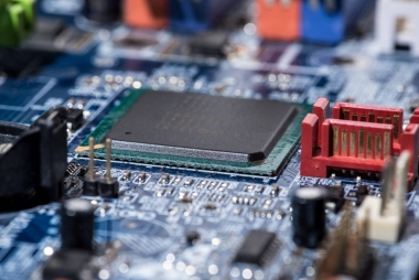 用芯片關(guān)閉計算機主板的視圖照片