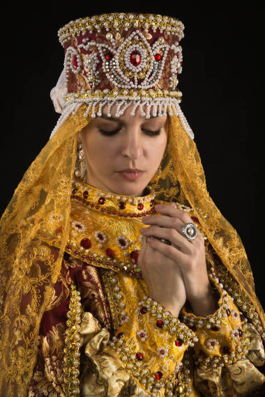 俄罗斯女王在历史礼服西装照片