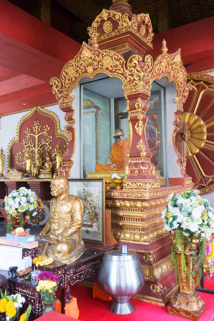 Khunaram, Khunaram-迈海滩景点的苏梅岛的木乃伊和尚。木乃伊和 Khunaram, Khunaram-迈海滩景点的苏梅岛的木乃伊和尚。木乃伊和