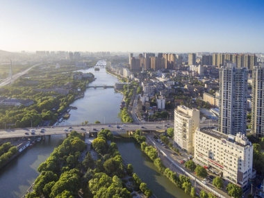 城市的河流圖片
