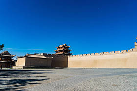 嘉峪关/长城西站古门，中国甘肃