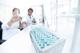 生物实验室工作人员的背景