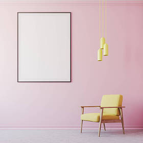 粉红色客厅内饰, 海报和扶手椅