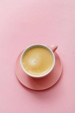 粉紅色的咖啡桌面視圖