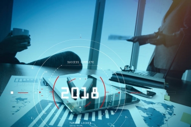 智能手機與數字辦公室桌上的業(yè)務文檔