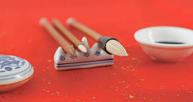 桌上的中国书法工具图片