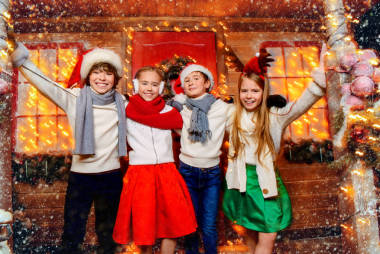 四个快乐的孩子们图片