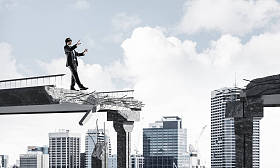 生意人蒙住眼睛图片