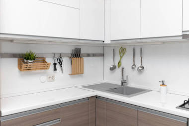 現(xiàn)代白色光澤廚房室內(nèi)設(shè)計(jì)圖片