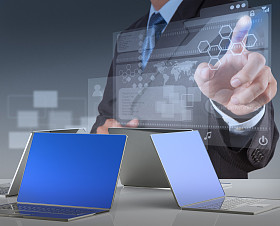 致力于现代技术的商人图片