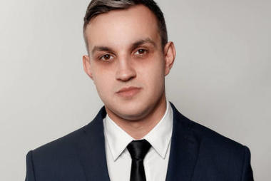 黑暗的圈子在眼睛之下人