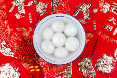 中國元宵節(jié)食品、紅包和金照片