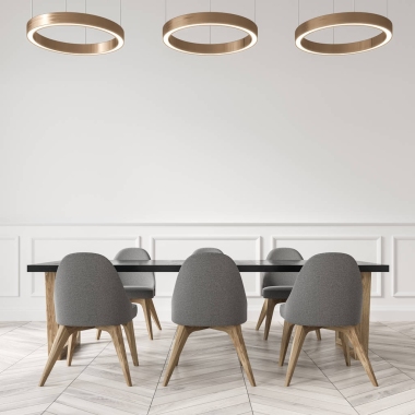 白色的餐廳, 灰色的椅子關(guān)閉