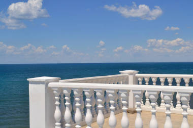 夏季新路堤图片