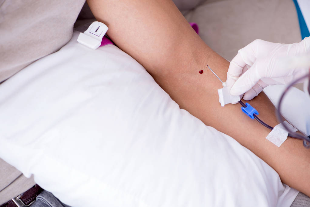 医院门诊输血病人照片 医院门诊输血病人照片