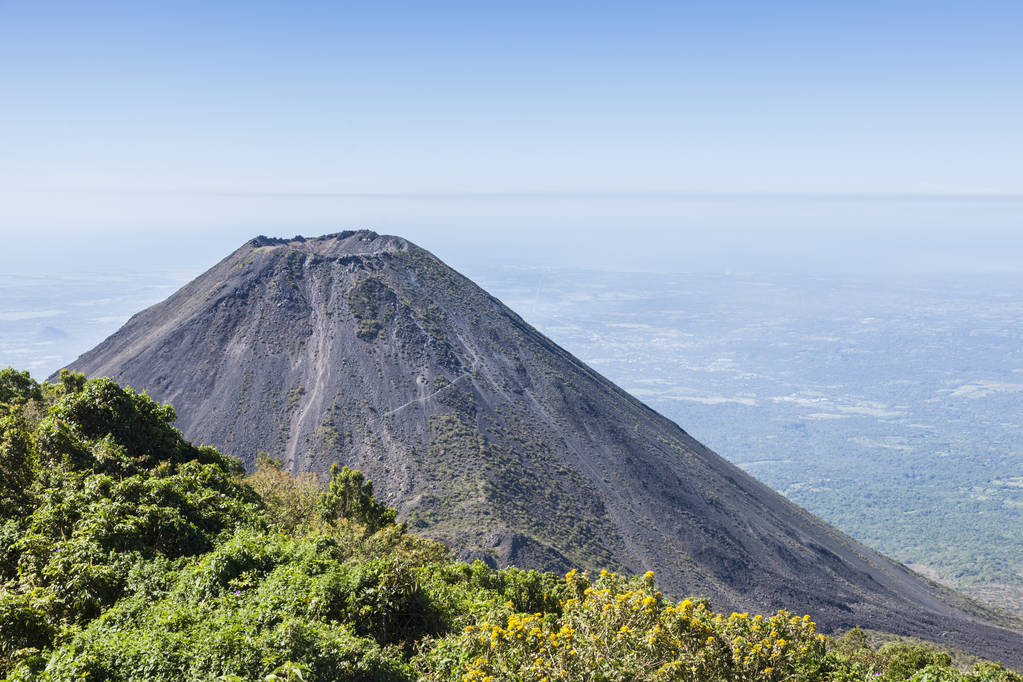 Izalco 火山在萨尔瓦