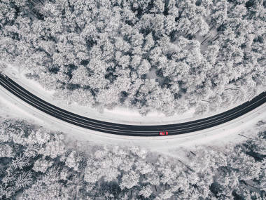 雪林公路無人機鳥瞰圖片