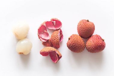 在白色的背景分離的荔枝圖片